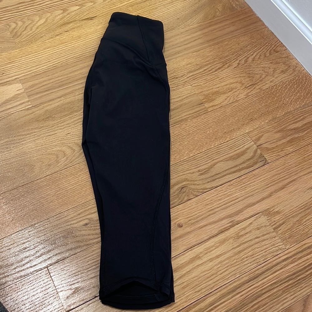 Lululemon black cropped leggings